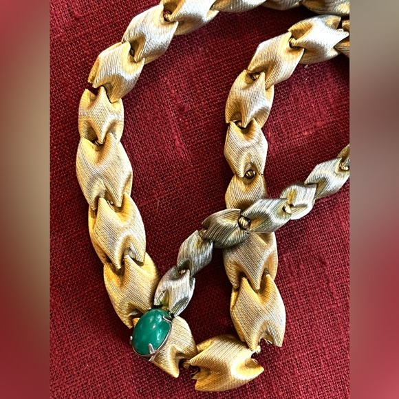 BRANIA Two-Toned Link Necklace Graduated Mid Century Green Cabochon Clasp-Marked - Picture 4 of 7